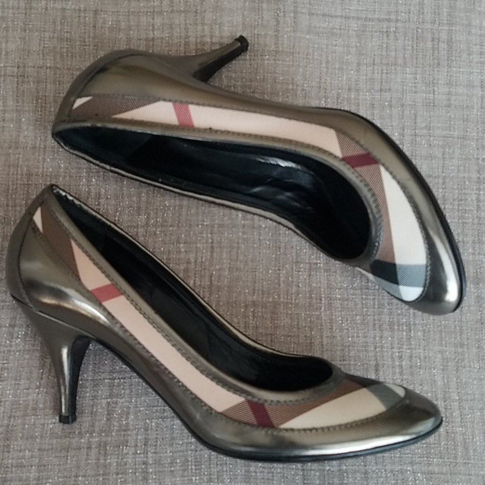 Burberry Made in Italy Iconic Print Pumps - Picture 2 of 11